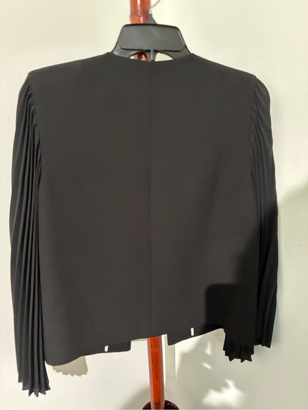 Vince Camuto Black Pleated-Sleeve Blazer
